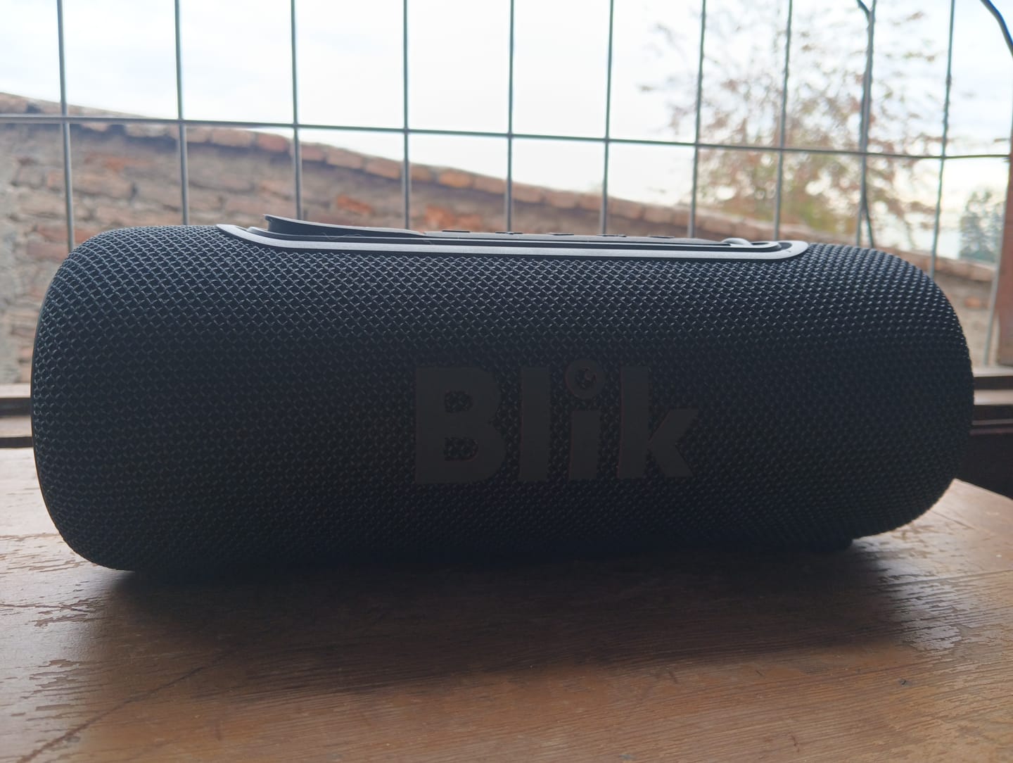 Customer photo review of Parlante Bluetooth Portátil Blik Live Negro 10W IPX5 8 Hrs