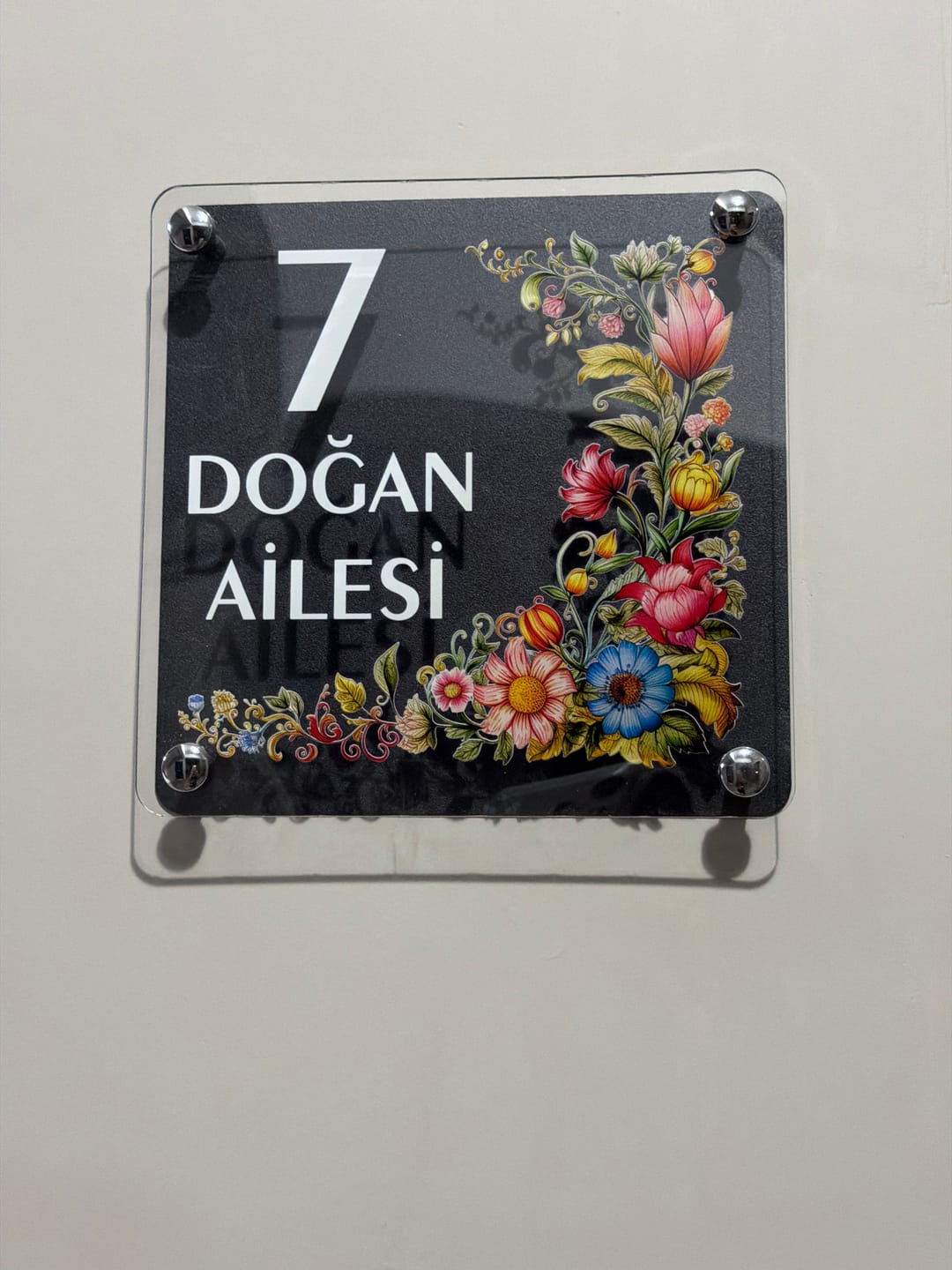 Customer photo review of Çiçek Desenli Zarif Daire Kapı Tabelası