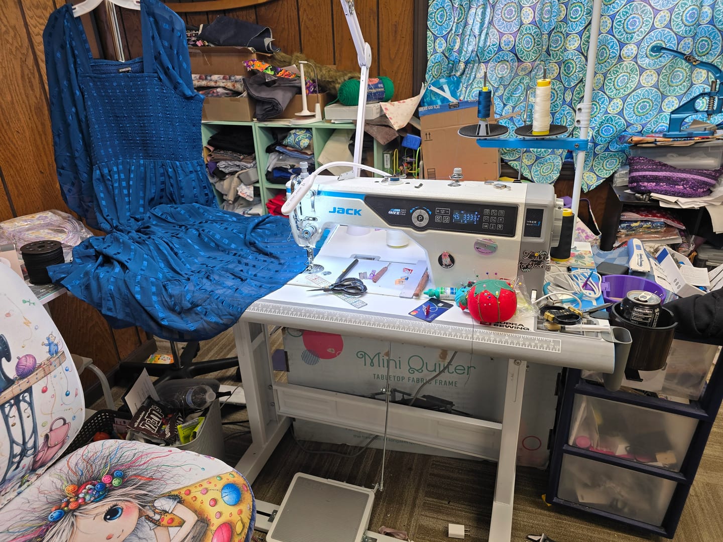 Customer photo review of JACK A5E-B (A.M.H 2) AI Material Recognition Unlock the Potential of All Fabrics Single Needle Direct Drive Fully Automatic Drop Feed Lockstitch Industrial Sewing Machine Complete Assembled with Table and Stand Included