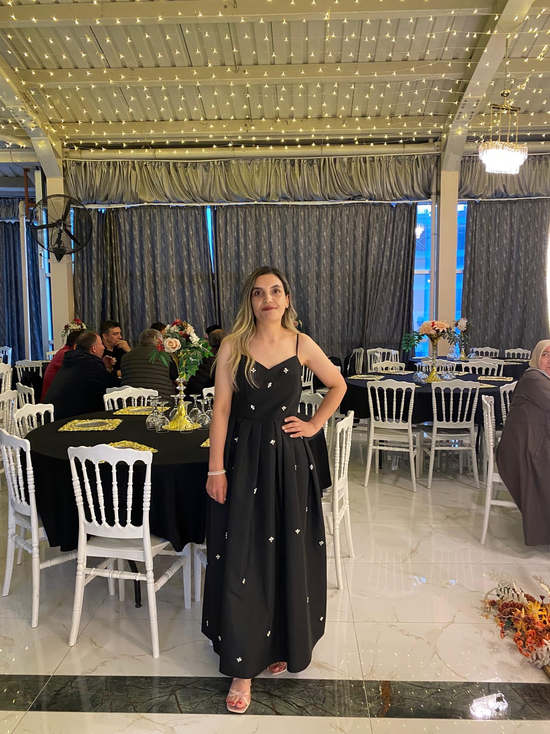 Customer photo review of TAŞ İŞLEMELİ ARKASI KORSELİ TAFTA ELBİSE SİYAH