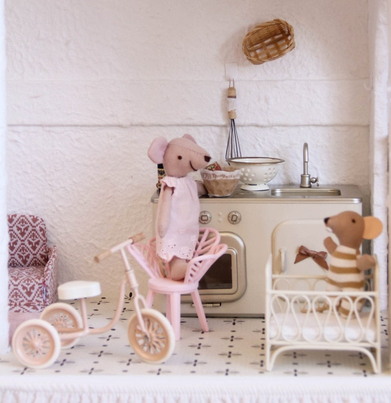 Customer photo review of Dollhouse Miniature Tricycle Functional Vintage Metal - 1:12 Scale Accessories (3 Colors)