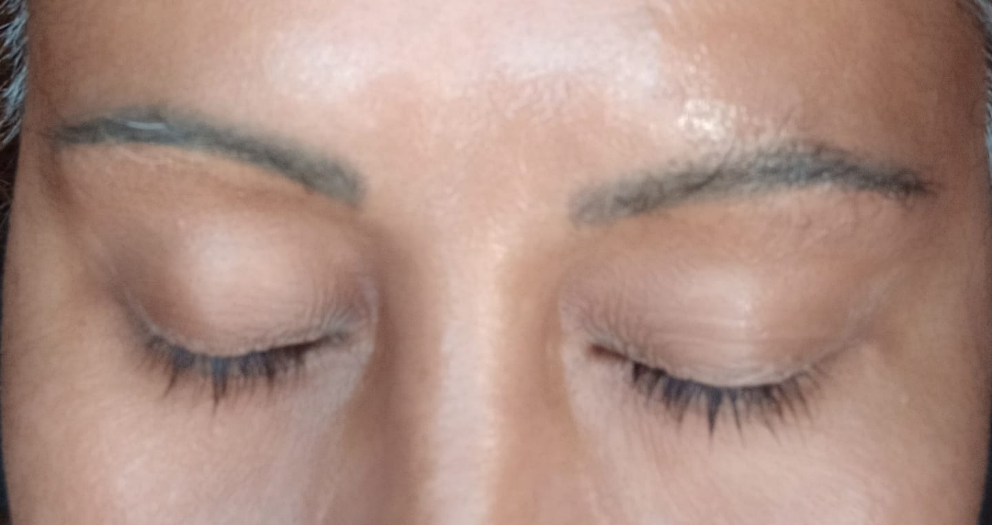 Customer photo review of Suero para pestañas y cejas