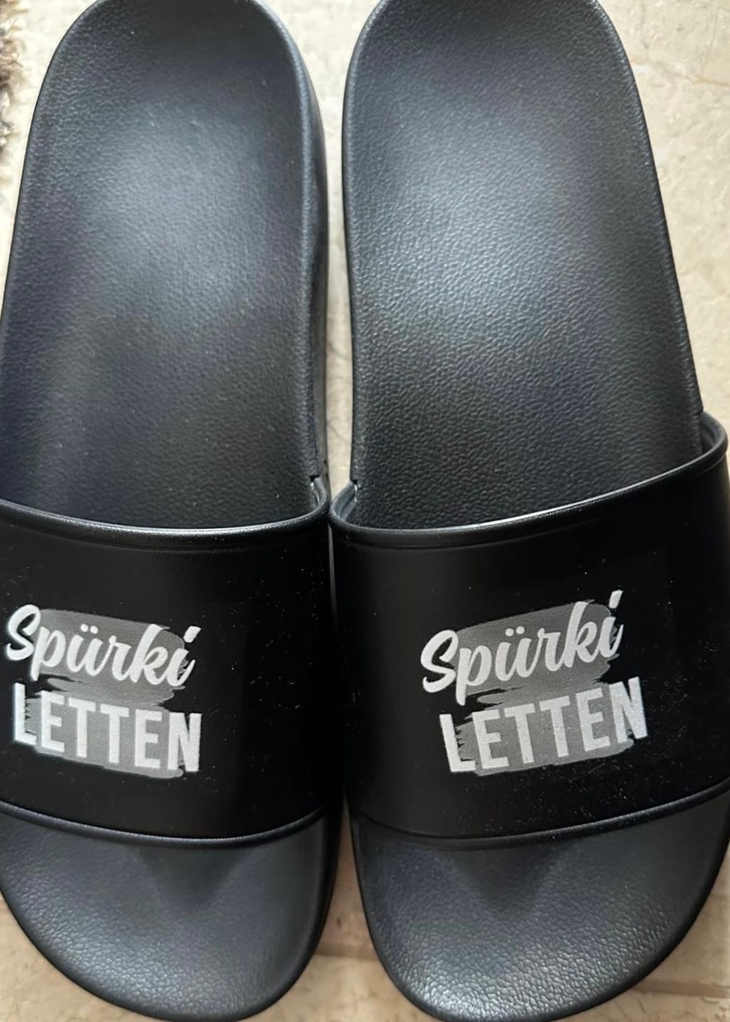 Customer photo review of Deine Letten - Personalisierte Badeschlappen mit Name