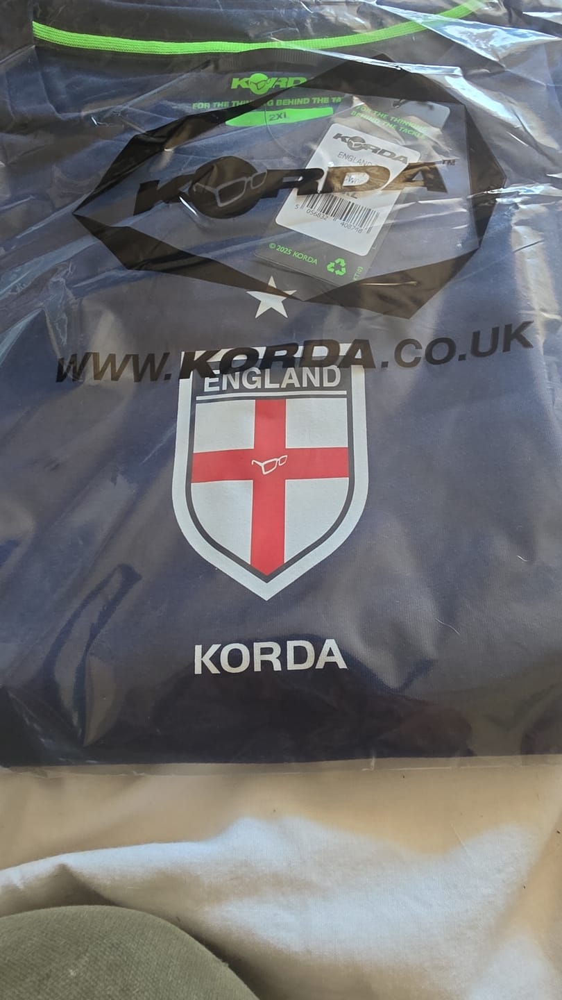 Customer photo review of Korda England Tee - Free Gift