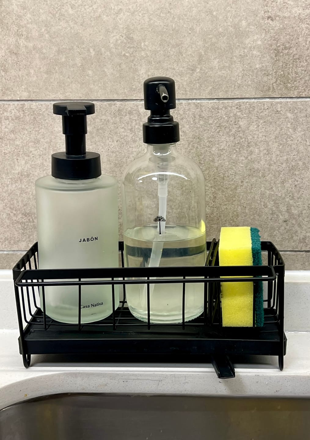 Customer photo review of Rack de Almacenamiento para Fregadero con Tubo de Drenaje Giratorio Estante de Esponja