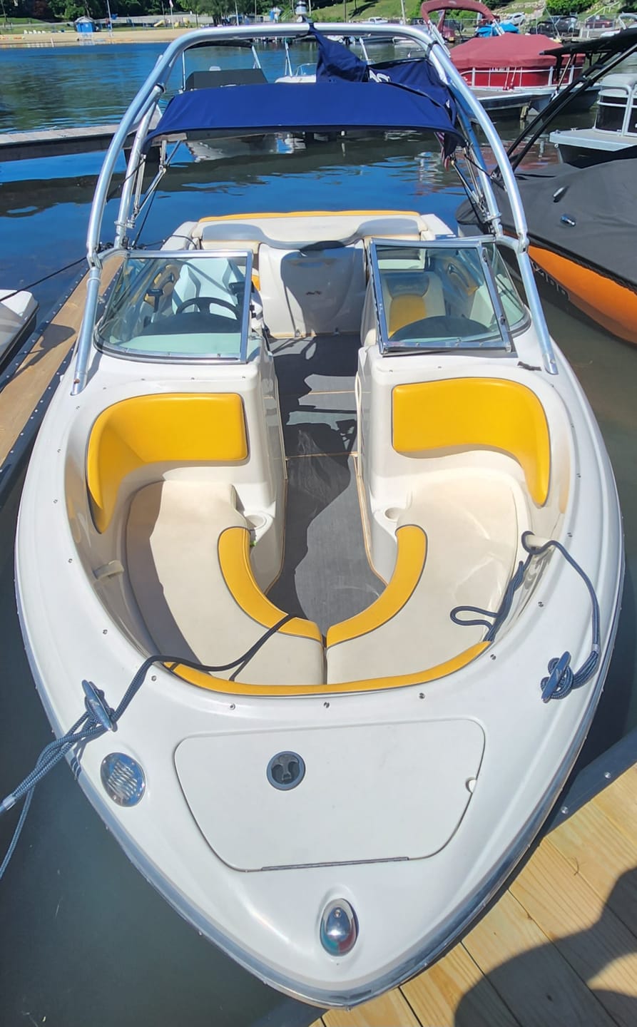 Customer photo review of 2007-2012 Sea Ray 205 Sport ONE PEDESTAL SEAT Snap in Boat Carpet
