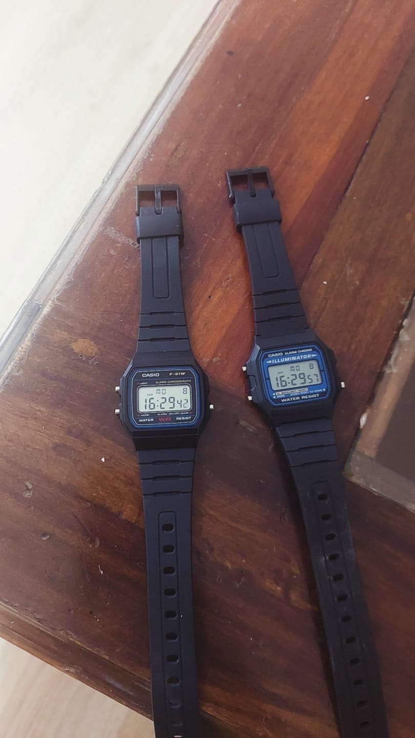 Customer photo review of Reloj Casio Vintage F-105W-1ADF Azul/Negro Illuminator NOS