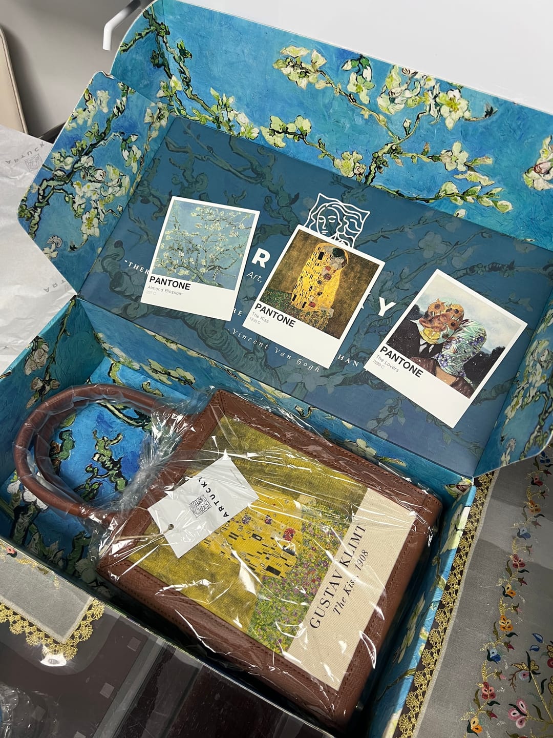Customer photo review of Gustav Klimt The Kiss Tablo Çanta