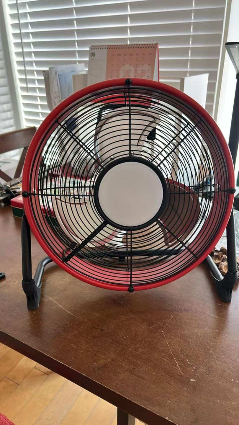 Customer photo review of 12" Battery Power Floor Fan Compatible with Milwaukee Battery