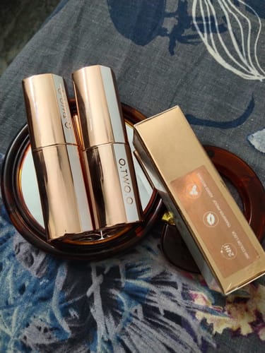 Customer photo review of O.TWO.O MISTY KISS LOCK COLOUR MATTE LIPSTICK