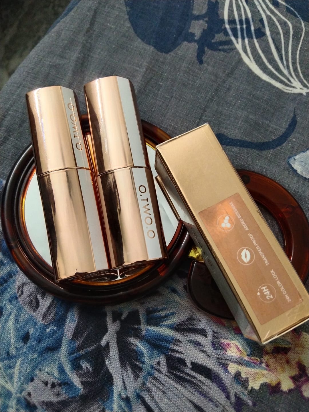 Customer photo review of O.TWO.O MISTY KISS LOCK COLOUR MATTE LIPSTICK