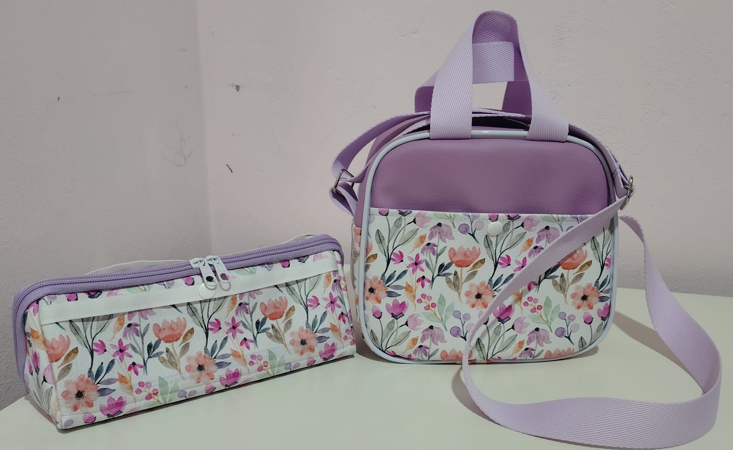 Customer photo review of SINTETICO COLECAO FLORES 4 EM DOLLARO BRANCO DA PLASTICOS IVONE