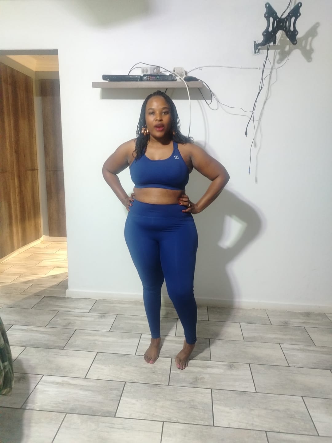 Customer photo review of Adjustable Strap High Impact Sports Bra & Pocket Leggings Set