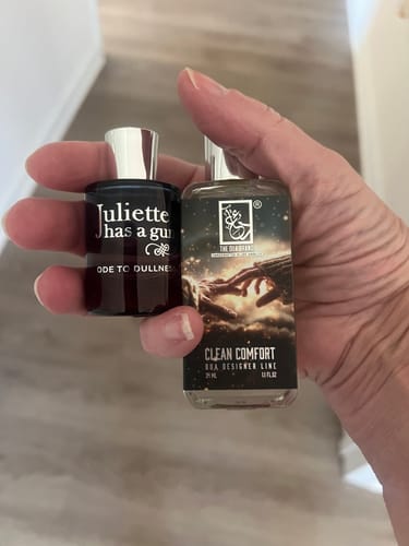 Customer photo comparing a Dua Clean Comfort bottle side by side with the original fragrance