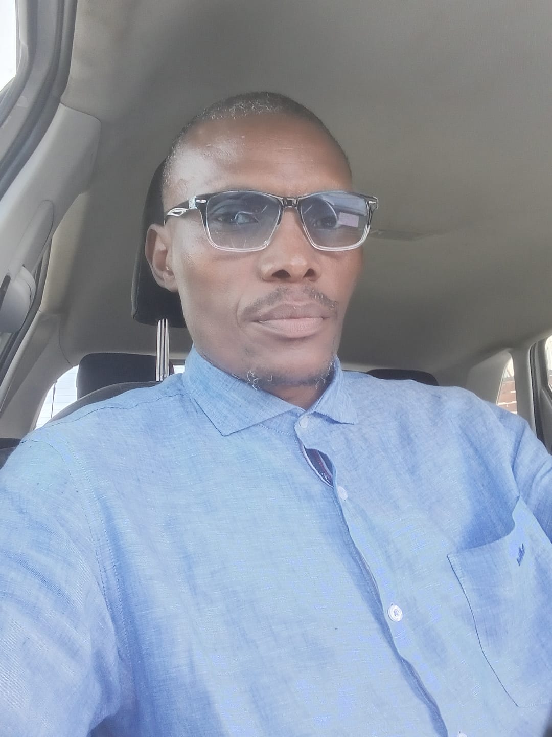 Customer photo review of Corinth Linen Shirt - Denim Blue