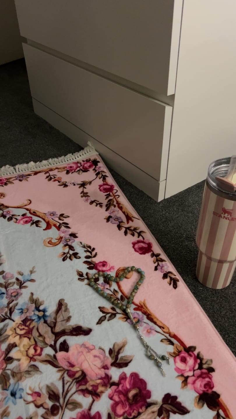 Customer photo review of Rosy Rehma Padded Prayer Mat