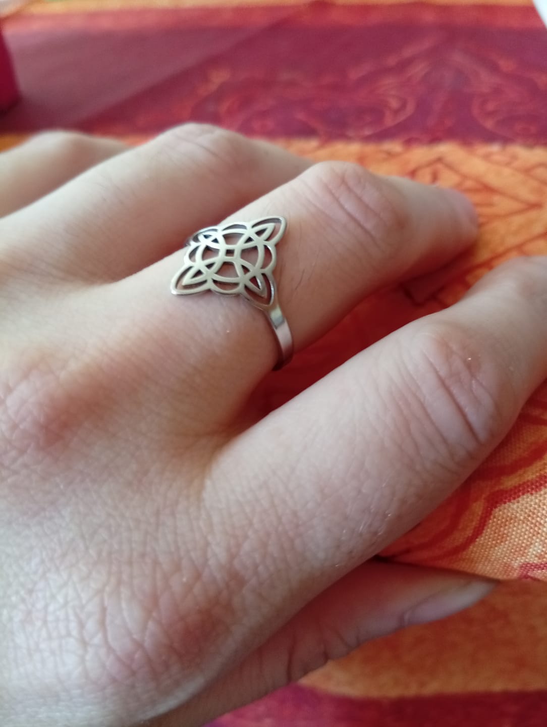 Customer photo review of Bague Ajustable "Protection Éternelle" - Noeud de Sorcière