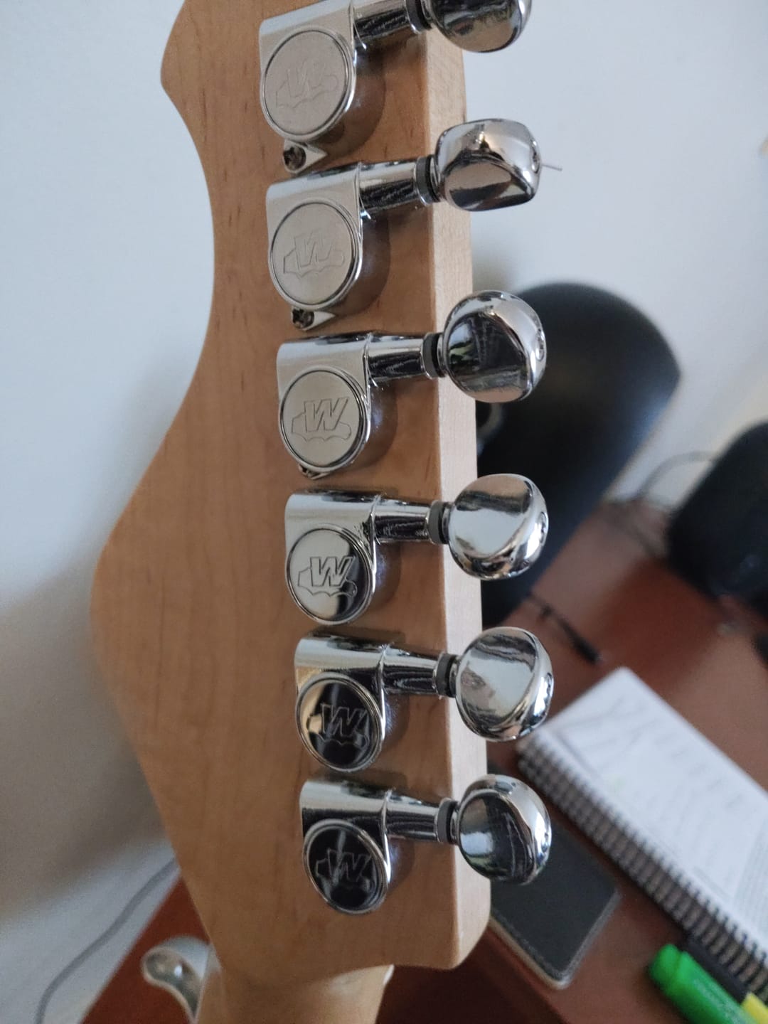 Customer photo review of Clavijeros Guitarra Eléctrica Wilkinson 6 Línea WJN-05 CR