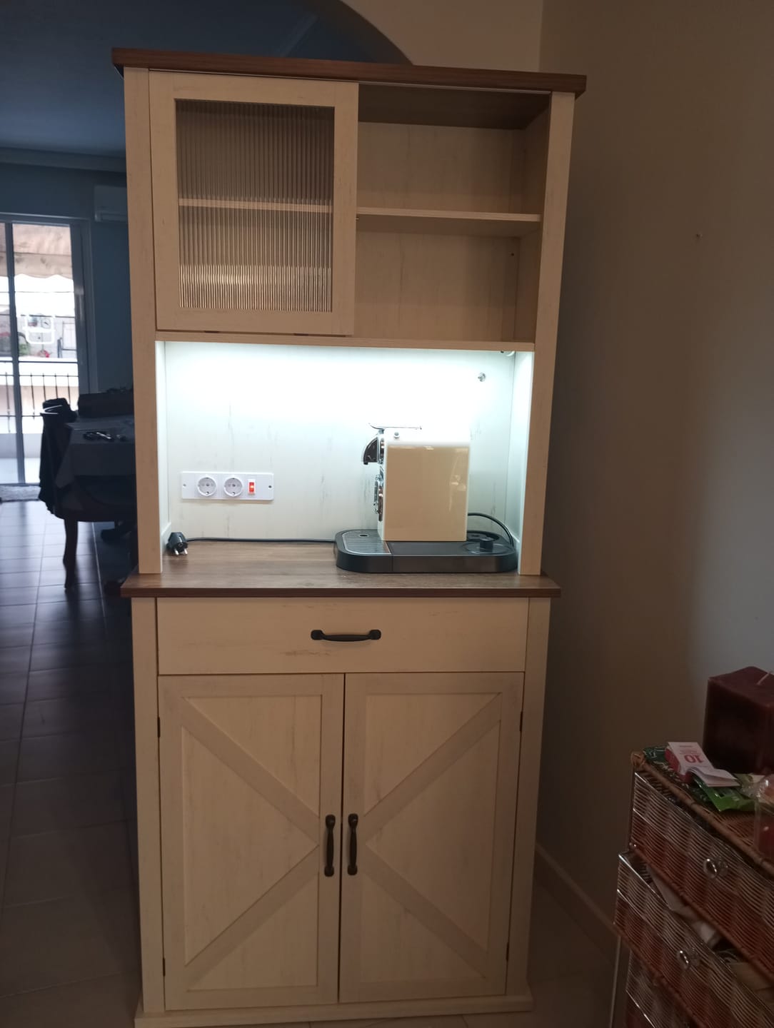 Customer photo review of Μπουφές με φωτισμό Ντουλάπι Βοηθητικό Ράφι Κουζίνας με Συρόμενες πόρτες και συρτάρια 39,7 x 80,4 x 180,3 εκ. Παλαιωμένο Λευκό BB-K363W22