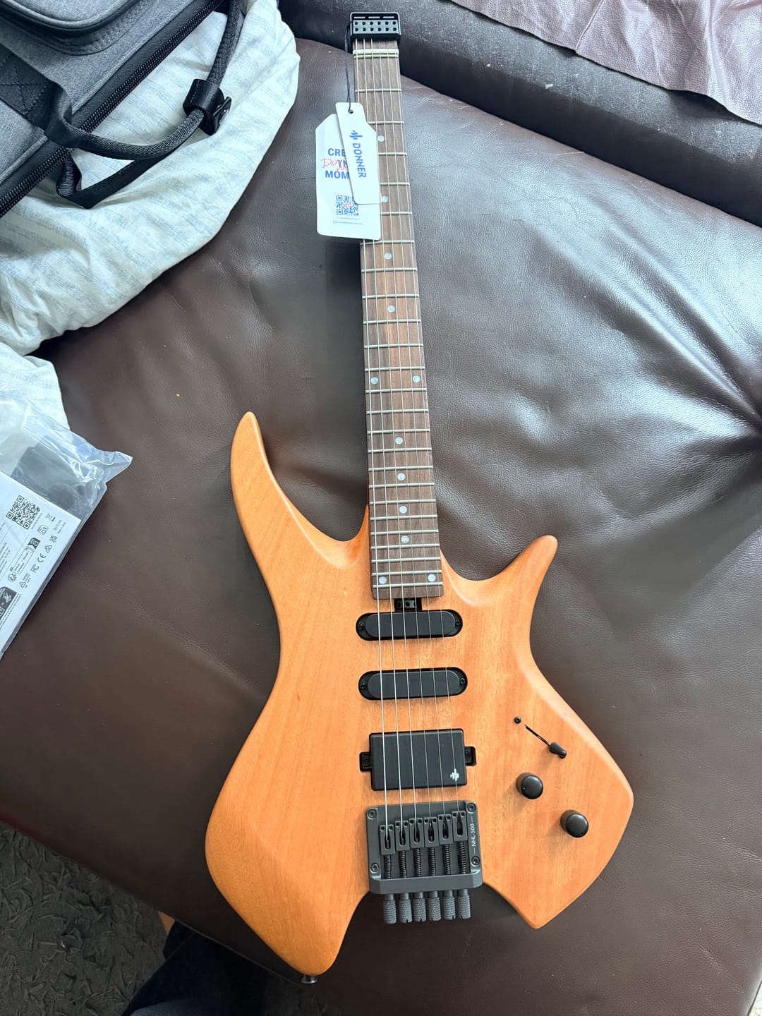 Customer photo review of Donner NHL-500 (HLX-500) Headless Electric Guitar