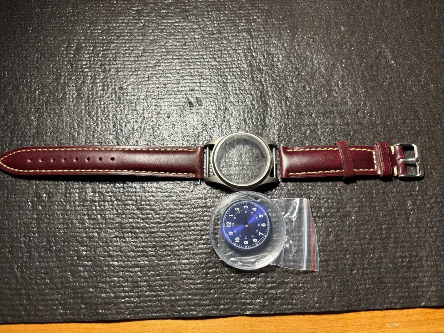 Customer photo review of Motorola Moto Oil Wax Leather Watch Band - Cowhide Quick Release Straps