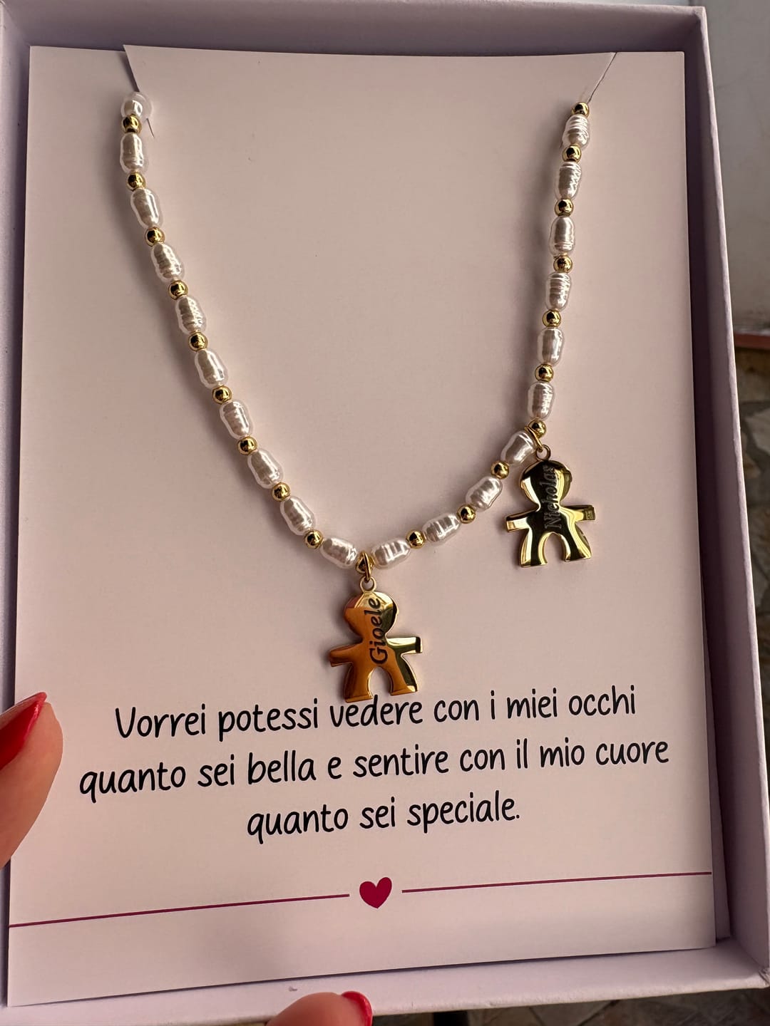 Customer photo review of Girocollo Family In Perle con ciondoli Bimbo Personalizzati