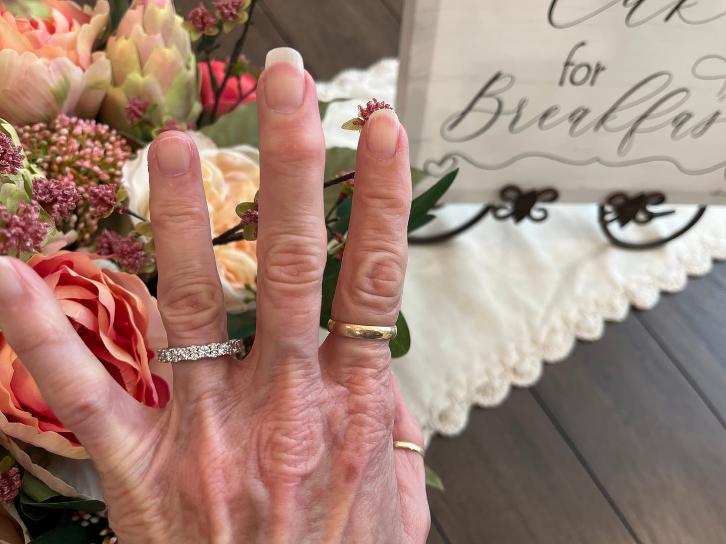 Customer photo review of S925 Moissanite 2.5 Ct Round Cut Full White/Green Stone Wedding Band for Women