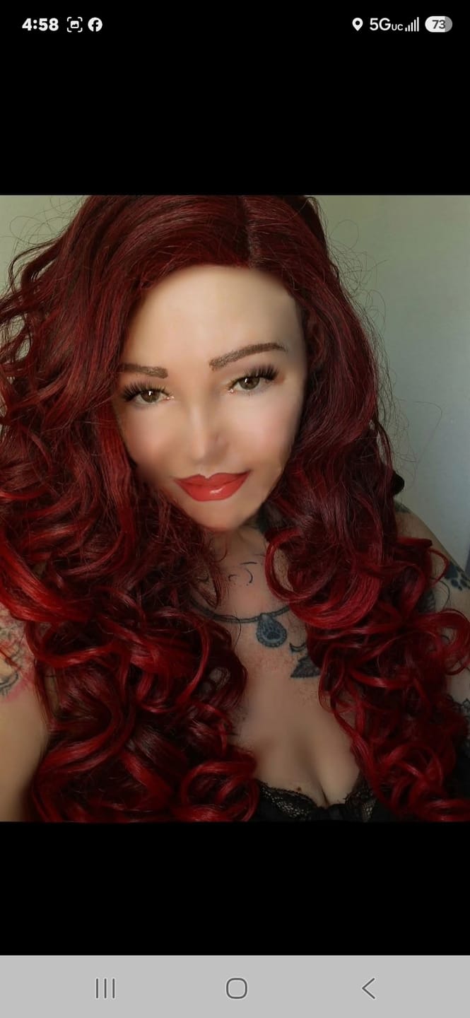 Customer photo review of Outre Melted Hairline Swirlista Glueless HD Lace Front Wig - SWIRL 112