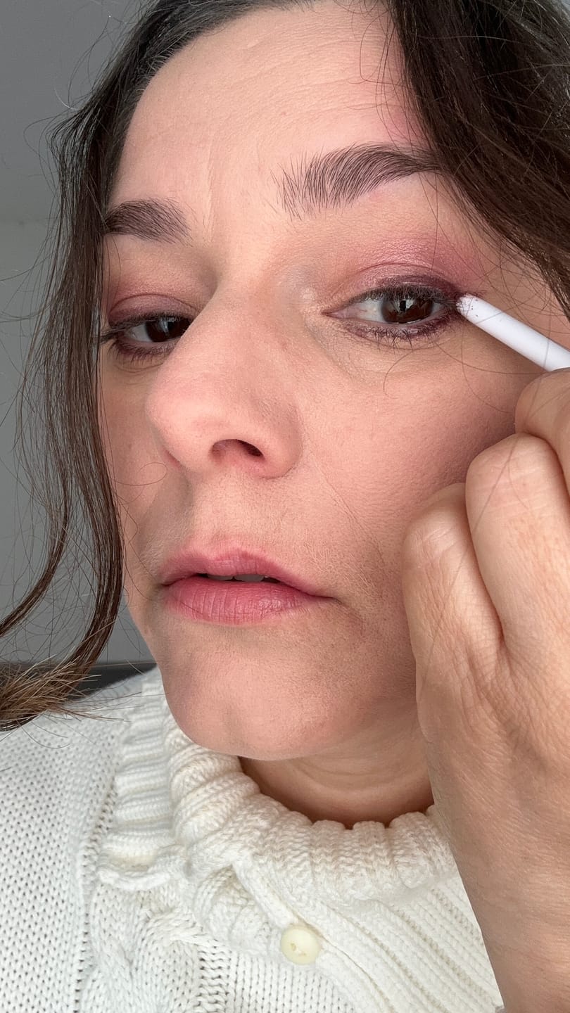 Customer photo review of Lapiseira para Olhos Bordô - Cherry - Vizzela