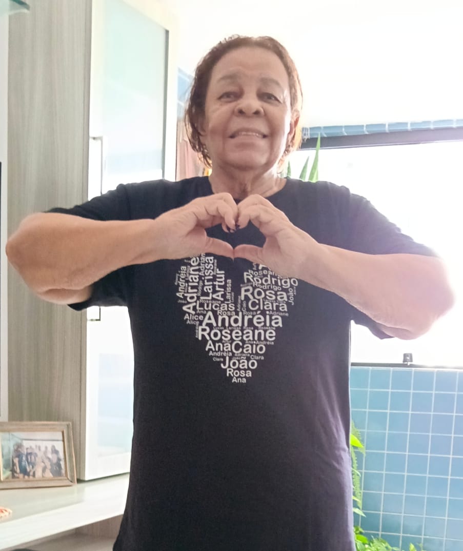 Customer photo review of Camiseta Personalizada MÃE / AVÓ MINIMALISTA - Algodão 100%