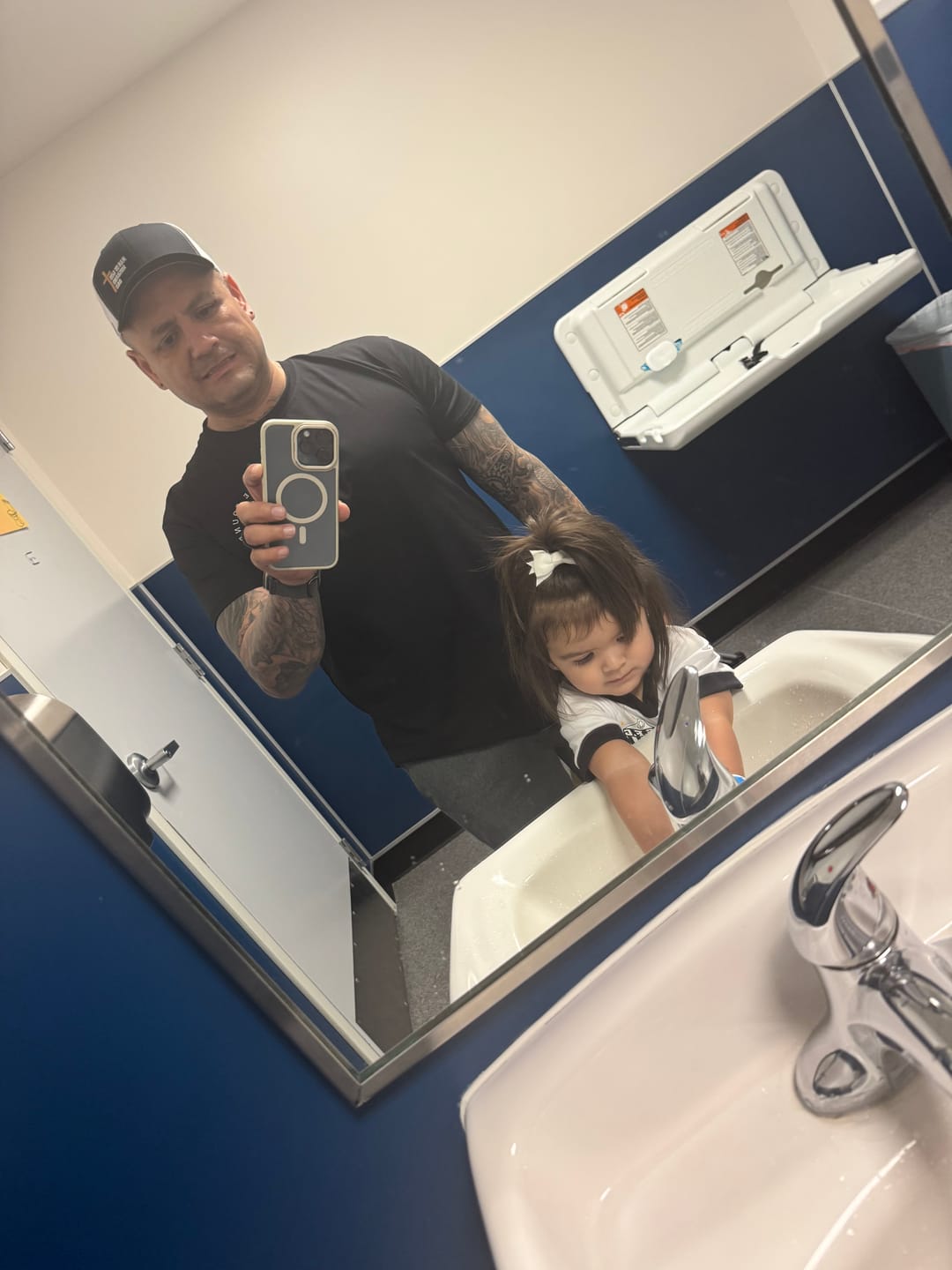 Customer photo review of PARADISE PALM DROP-CUT T-SHIRT - BLACK