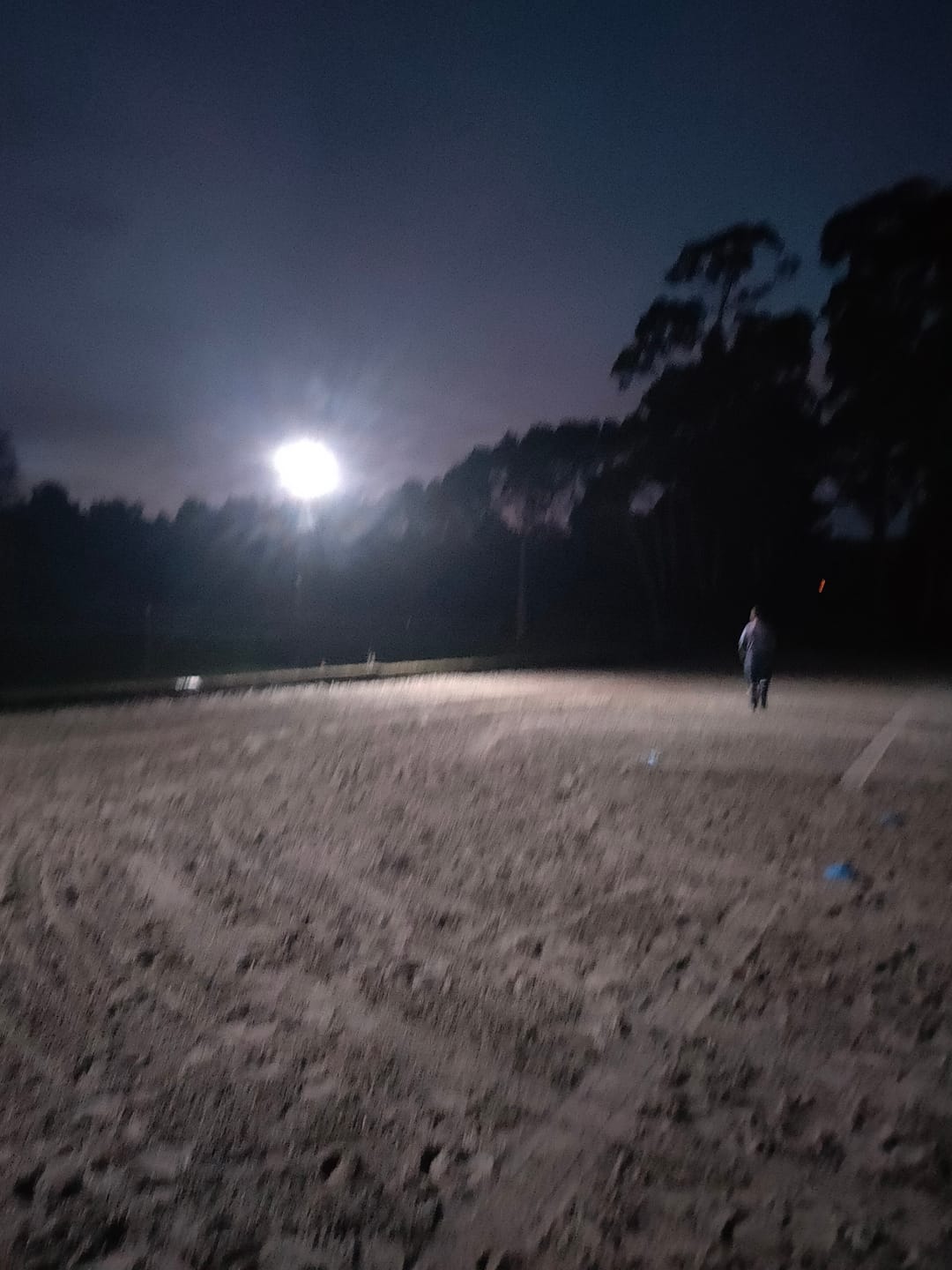 Customer photo review of 200W Ultra Bright Solar Flood Light – 400 LED Commercial-Grade, Dusk-to-Dawn 12 Hours with Remote Control