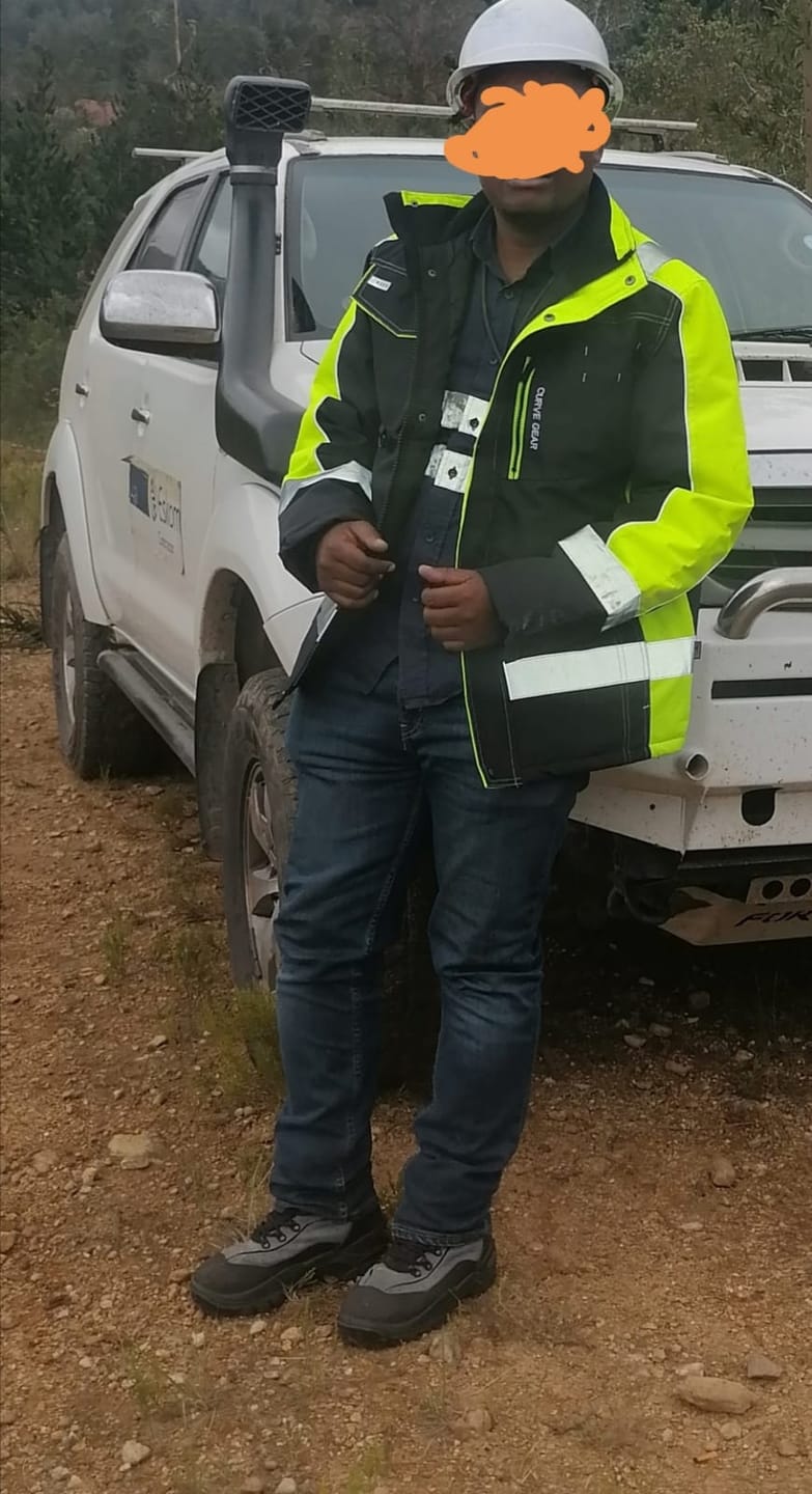 Customer photo review of W.O.R.K High Vis Padded Jacket Yellow & Black