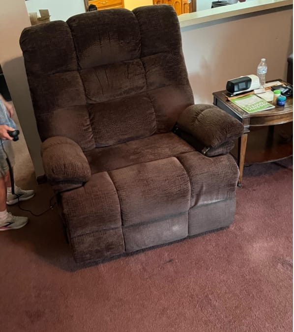 Customer photo review of 9205 Big & Tall Power Lift Recliner – Dual Motor, Heat & Massage, 400lb Capacity