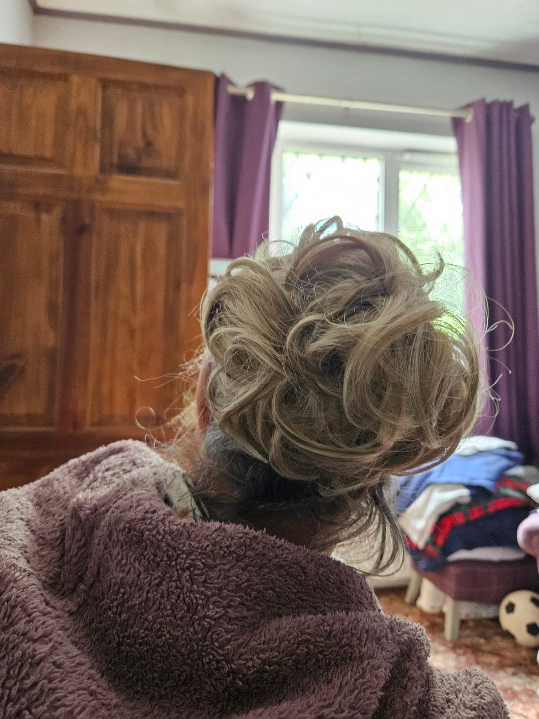 Customer photo review of Stranded Curly Hair Messy Bun Scrunchie - Colour #18/22 Iris
