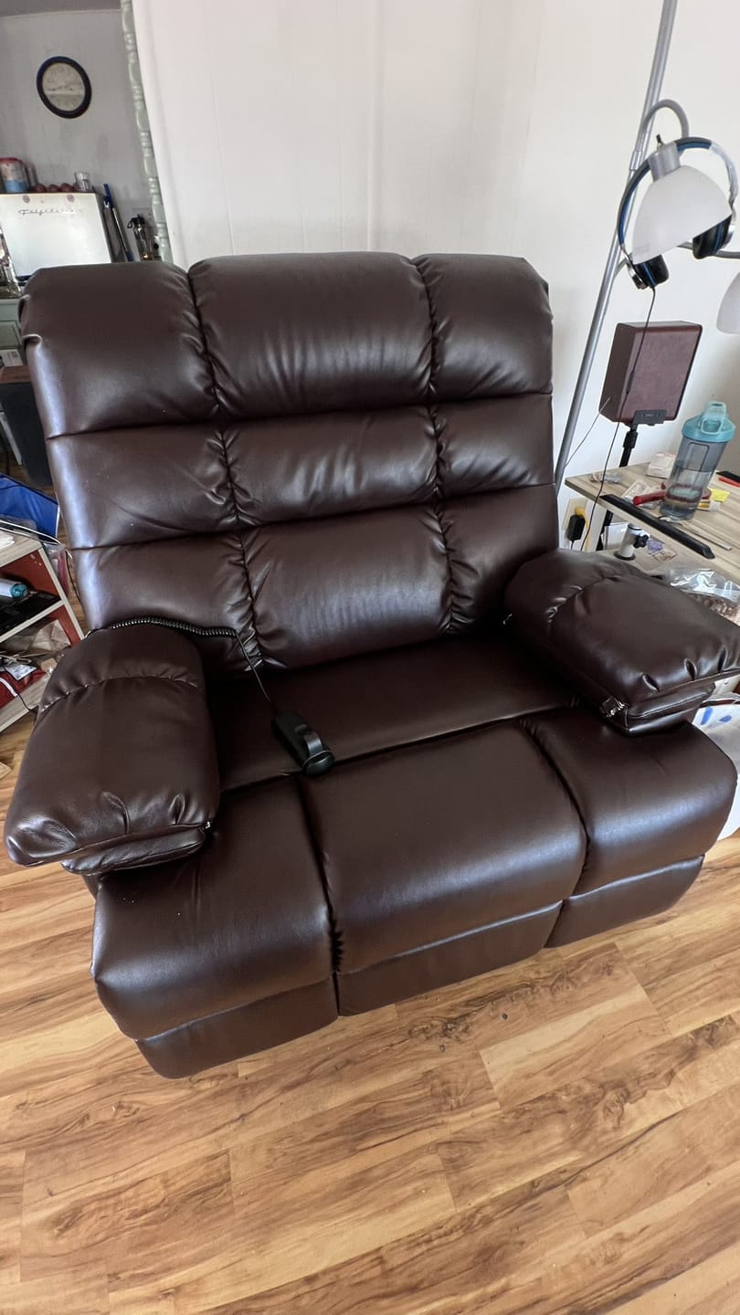 Customer photo review of 9205 EWT500 Heavy Duty Extra Wide Power Lift Recliner – Triple Motor, 500 lbs, Heat & Massage
