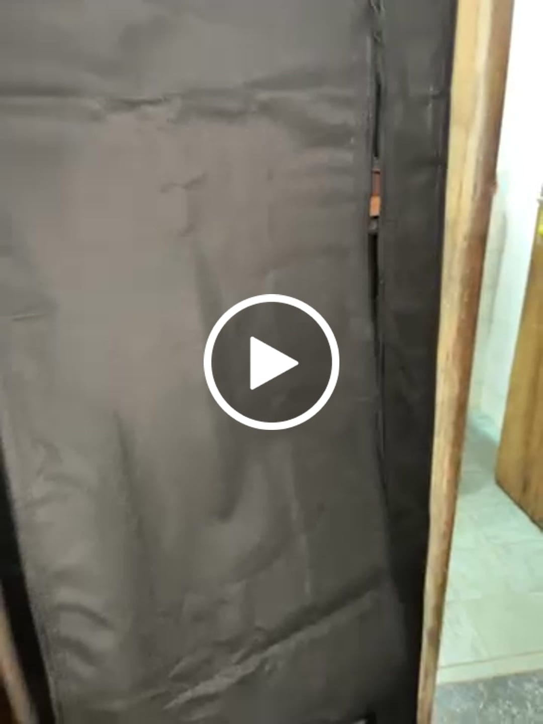 Customer video review of Zapatera Organizador Vertical con 10 Niveles 20 a 22 Pares | ShoeTower