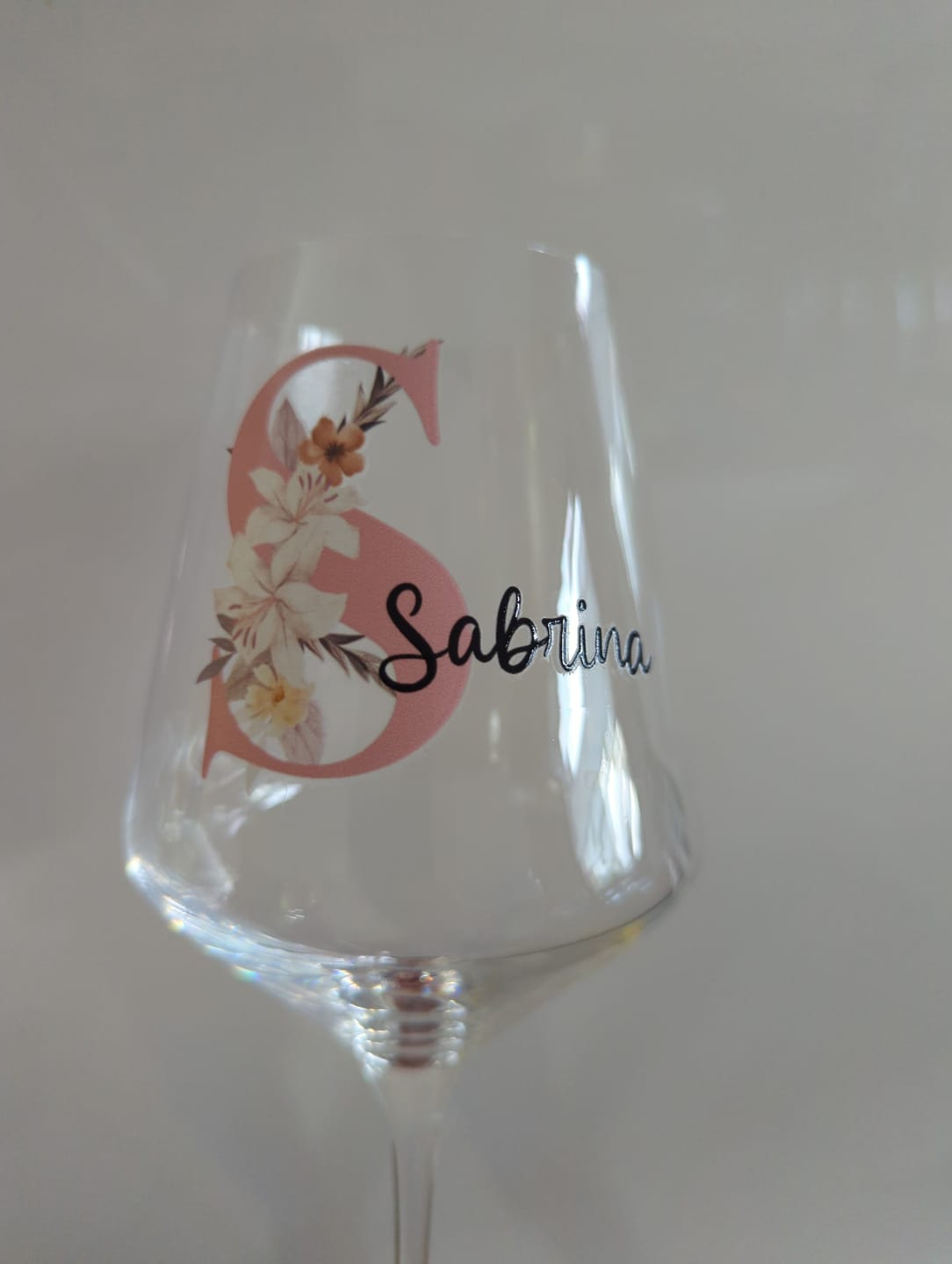 Customer photo review of Blume - Personalisiertes Weinglas mit Initiale und Namen für Dich und deine Freundinnen
