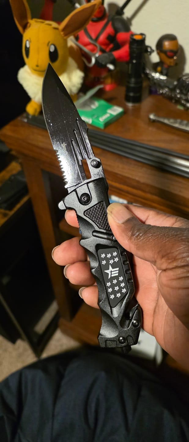 Customer photo review of Knife + Lighter Bundle