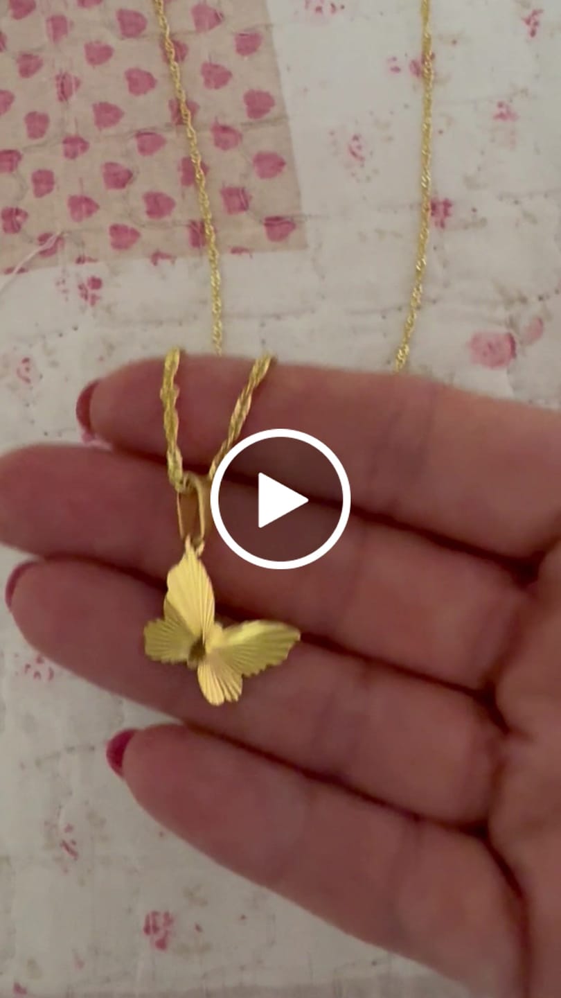 Customer video review of Collana Farfalla
