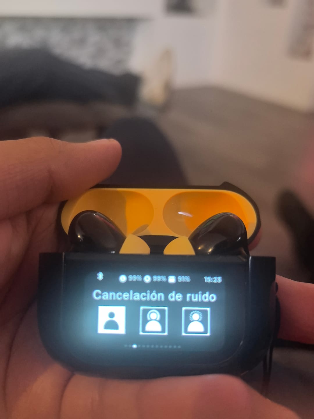 Customer photo review of Audifonos Inalambricos Tws Tracker STF 30hrs Uso Pantalla LCD Táctil