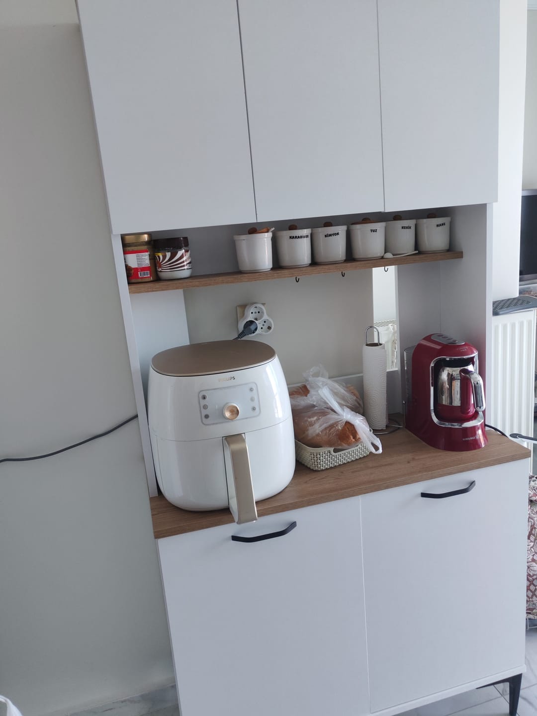 Customer photo review of Rani JE192 Çok Amaçlı Dolap 5 Kapaklı Kiler Mutfak Dolabı Beyaz - Sepet Ceviz