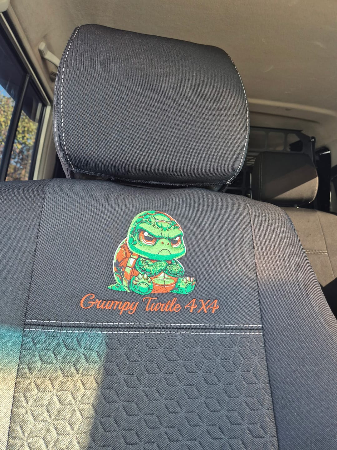 Customer photo review of Toyota Landcruiser 76 Series - VDJ76R - GP6 Premium Neoprene 2x Front Seat Covers (Made to Order)