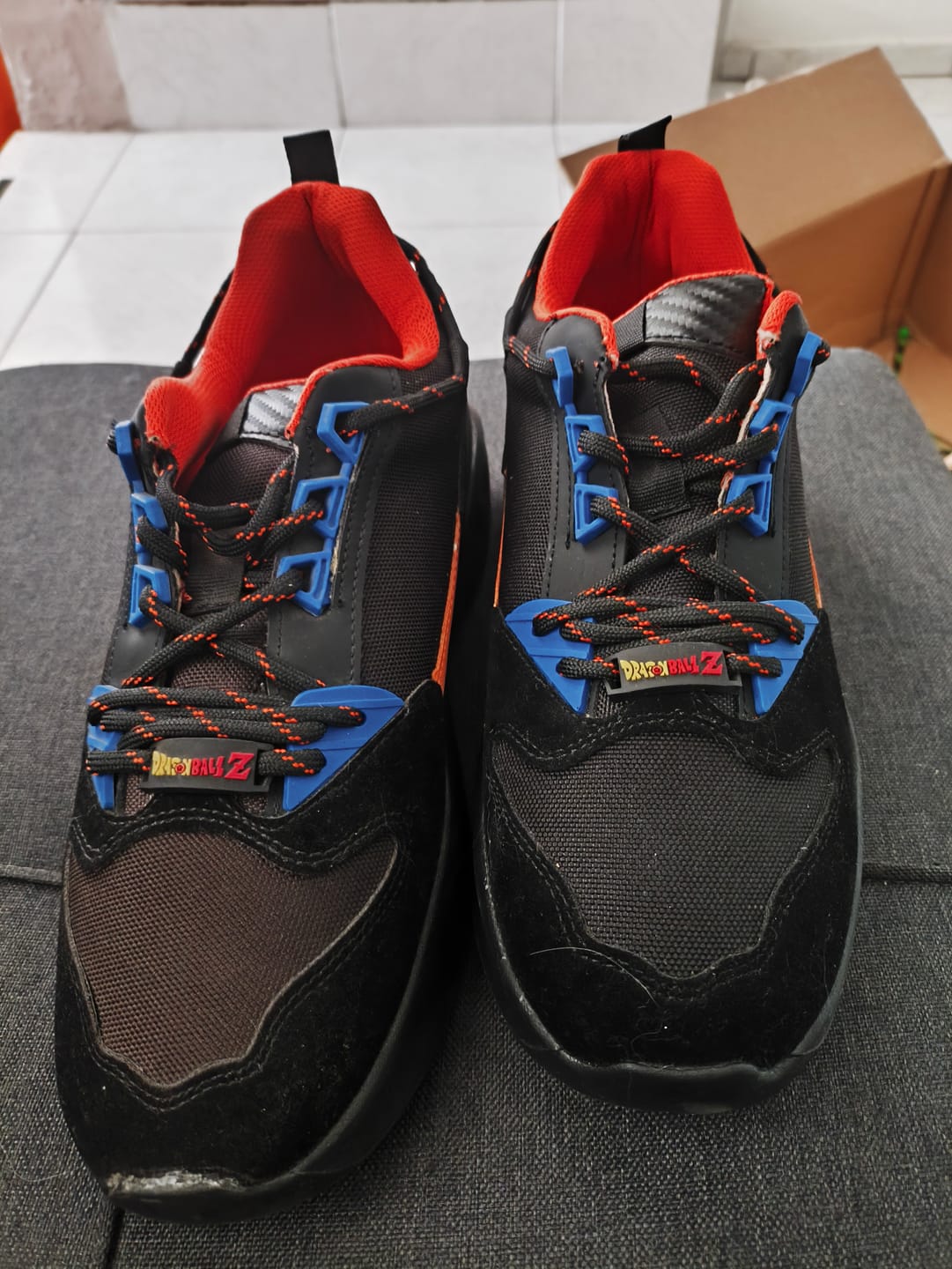 Customer photo review of Tenis Casual Dragon Ball Goku para Hombre Negro