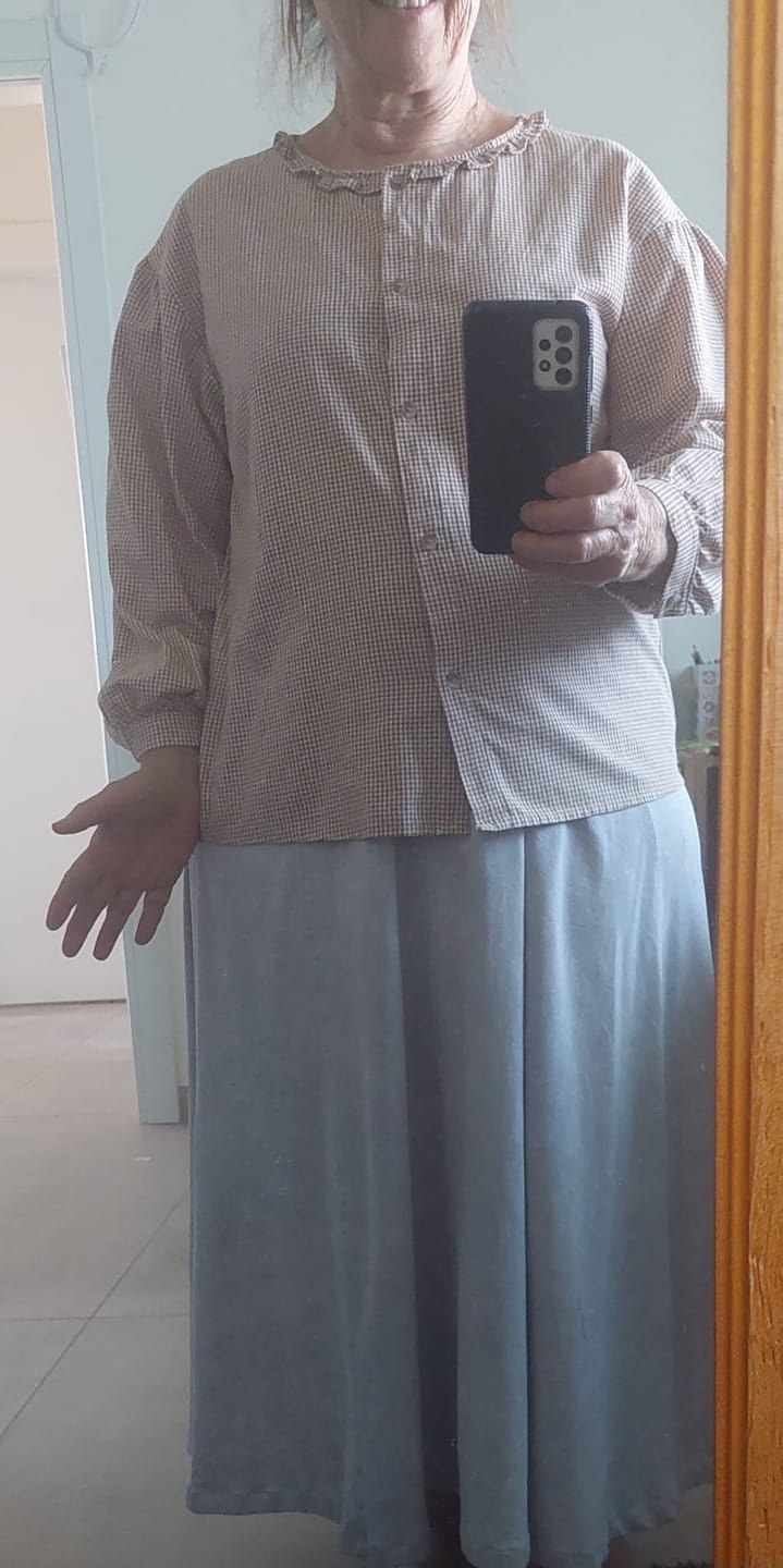 Customer photo review of Plus Size Women Summer Artsy Plaid Lace Collar Cotton Shirt