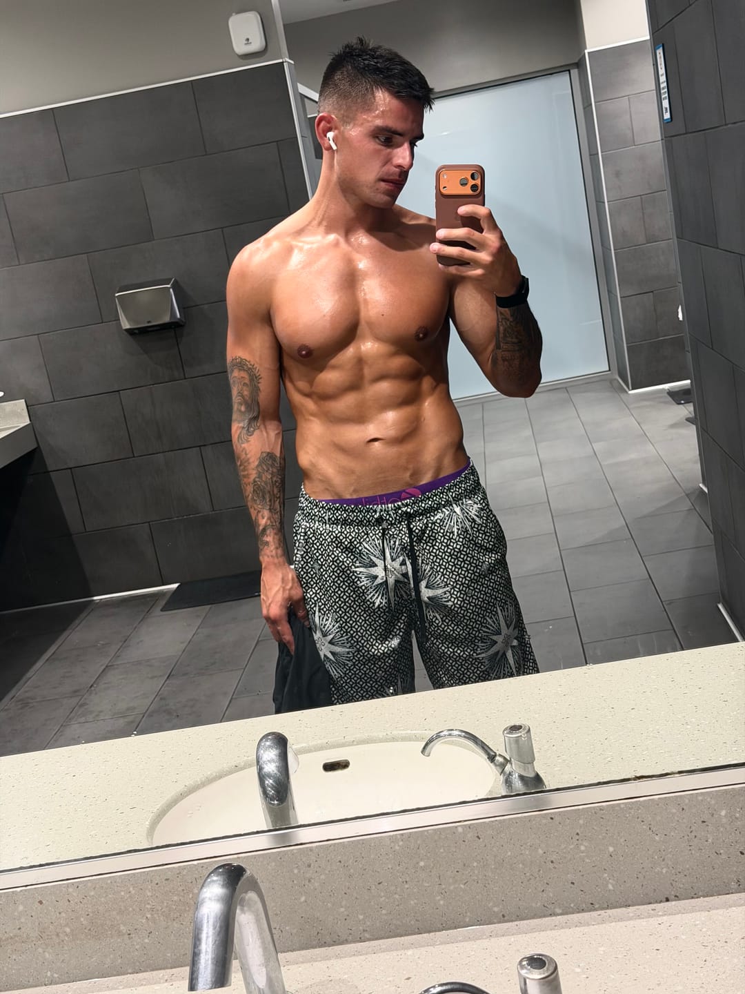 Customer photo review of 2061 - Threadmark Sweats