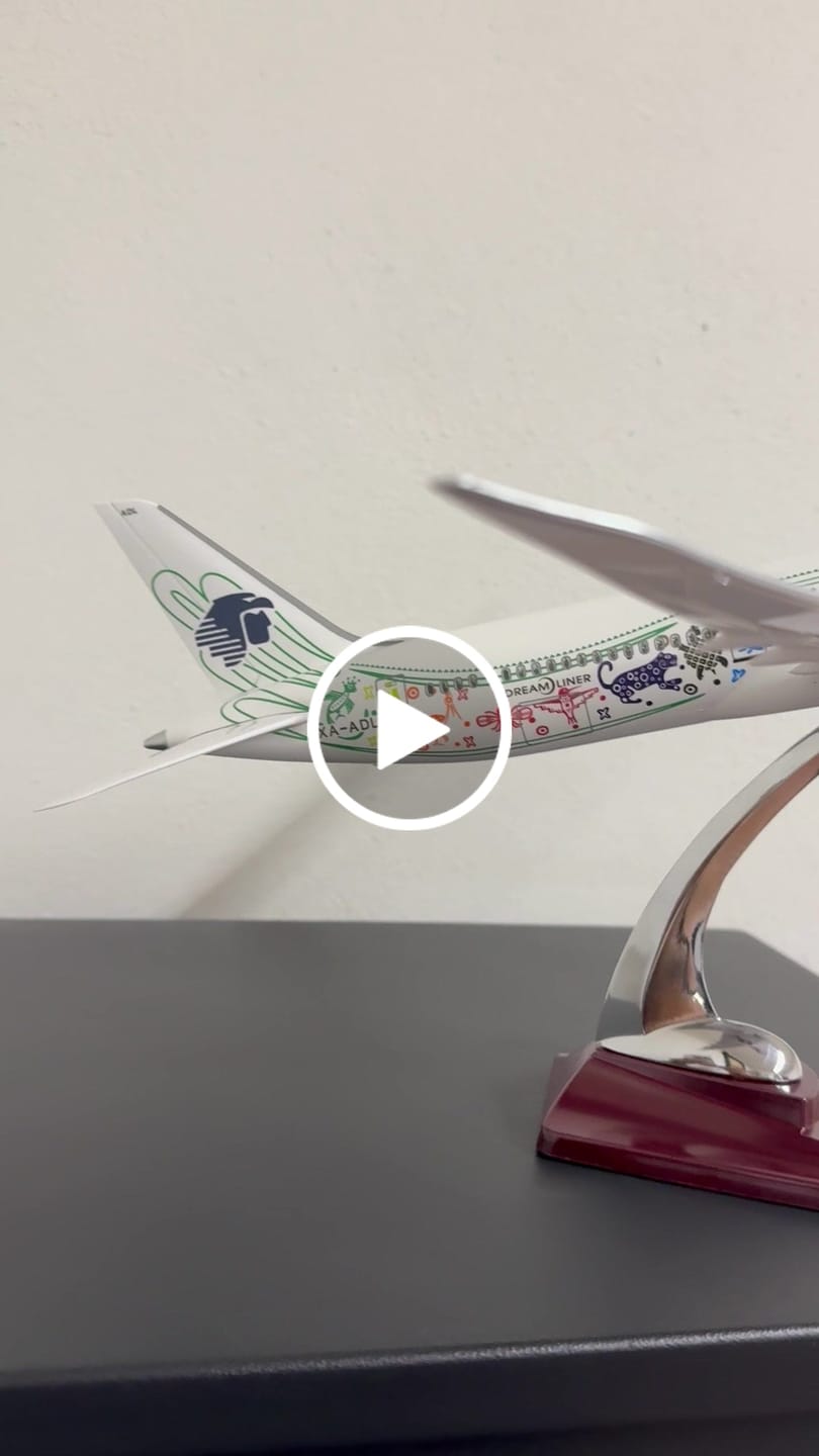 Customer video review of Boeing 787-9 Aeroméxico "Quetzalcóatl" – Scale 1:130 (43 cm / 16.9 in)