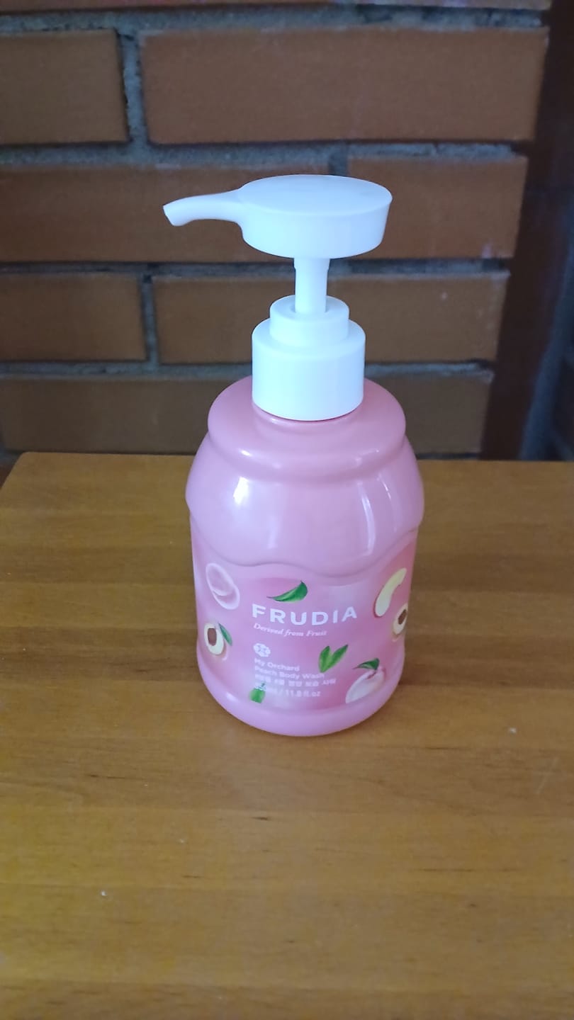 Customer photo review of Mitrinošs dušas gels ar persiku Frudia My Orchard Peach Body Wash