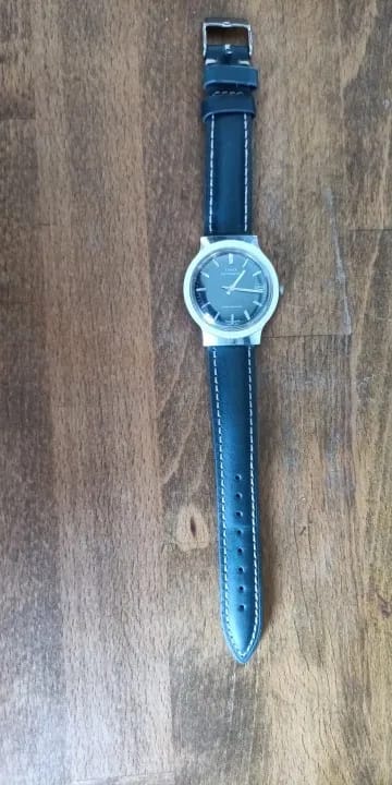 Customer photo review of Motorola Moto Oil Wax Leather Watch Band - Cowhide Quick Release Straps