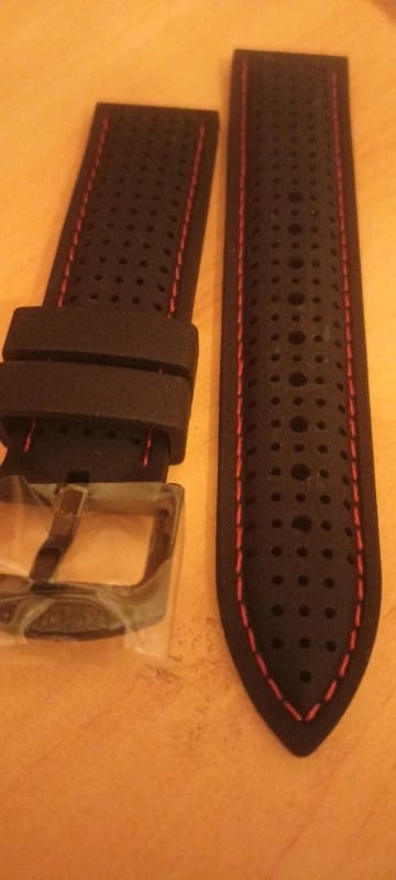 Customer photo review of Motorola Moto Silicone Sport Watch Band, Breathable Rubber Strap